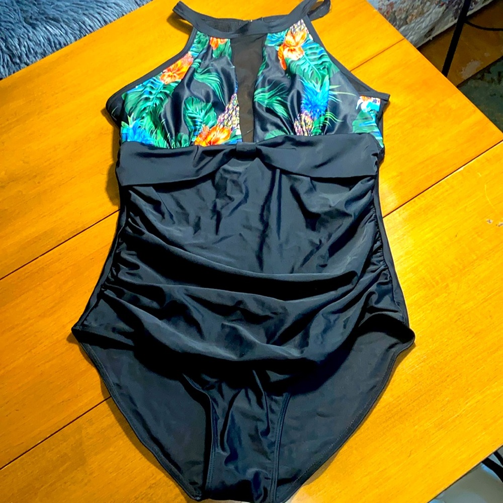 NWOT one piece swimsuit size L